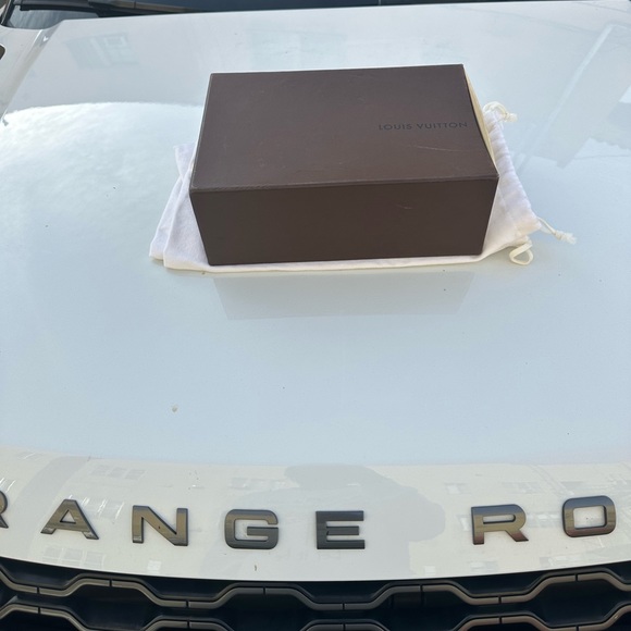 Authentic Louis Vuitton Sneakers- w/ box and dust bag - Picture 8 of 9